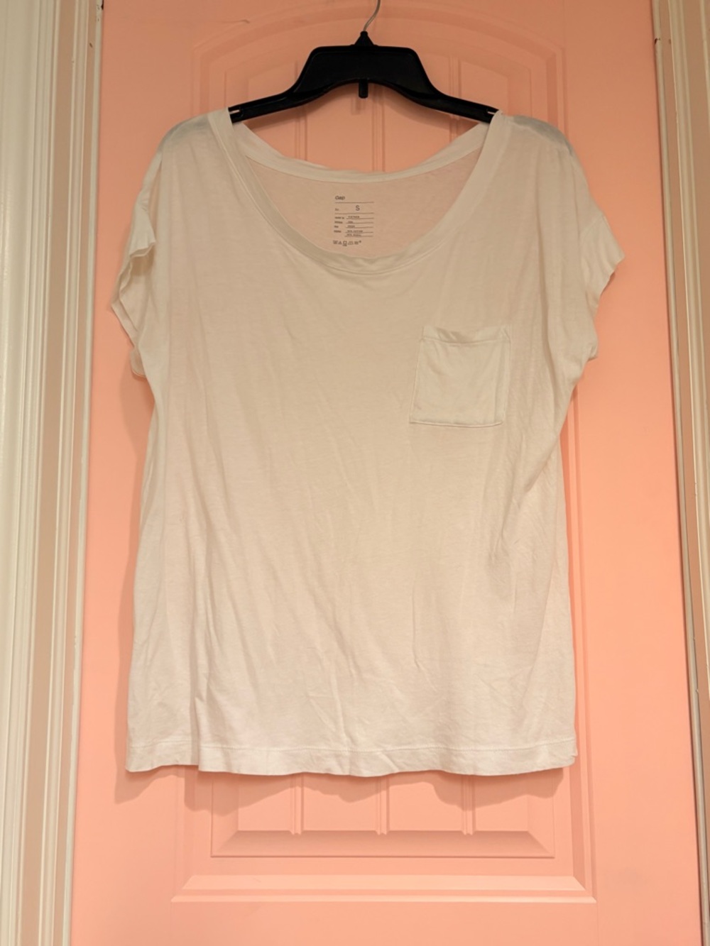 GAP White Scoop Neck Tee Size Small Short Sleeve Pocket Basic Top